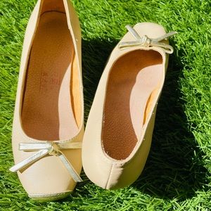 Beige ballet style heel shoes